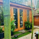 Een geïsoleerd tuinhuis als buitengewone bamboe-spa in Anduze, Frankrijk